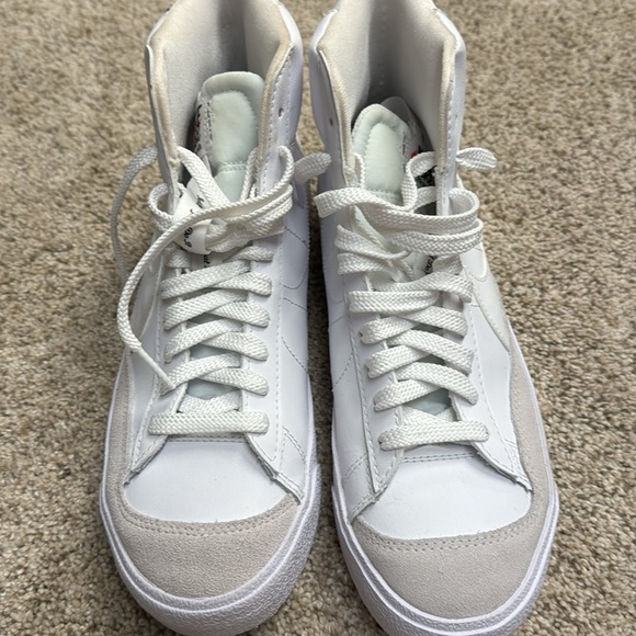 Nike white high tops new without tags size 6.5 y 8 women’s - Picture 8 of 9